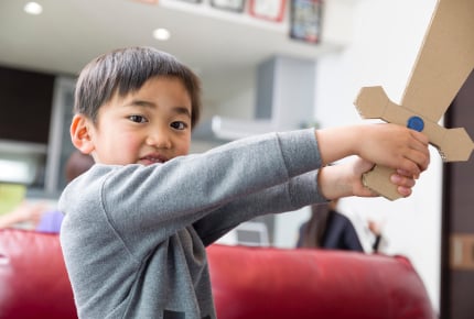 戦う男の子が発する謎のことば「ドゥクシ!」もしかして敵が見えているの?
