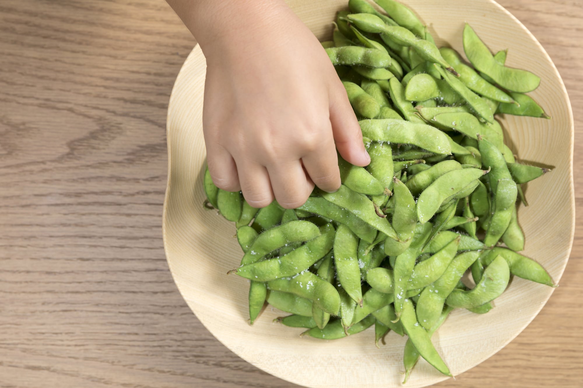 大皿に盛った枝豆をほぼひとりで食べてしまった小1の甥っ子 自分の子が同じことをしたらどうする ママスタセレクト