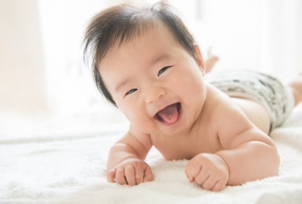 「赤ちゃんは泣き疲れたら勝手に寝る」は都市伝説!?下の子が泣いたときにママたちがしている工夫とは