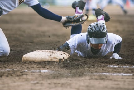 運動部で頑張る子ども。泥だらけのユニフォームの洗濯が大変!
