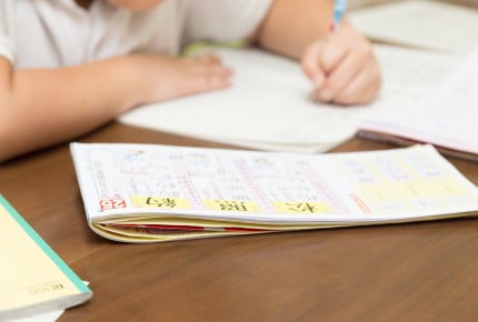 漢字ドリル返却時、先生からひどいダメ出しが。傷ついた息子にかけたい言葉とは……