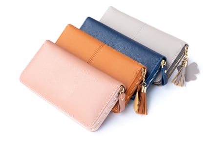 財布の色にまつわるいろんな噂。お金が貯まる色ってあるの？みんなは何色の財布を使っている？