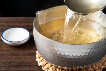料理に欠かせない「だし」。昆布、かつお節など素材もタイプもさまざまだけど、自分でとっているの?