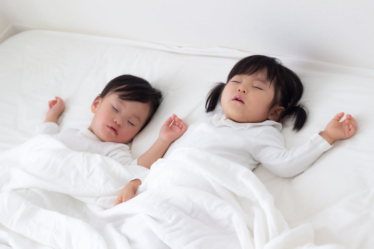 4歳と1歳を寝かしつける時間は何時がベスト 18時に子どもを寝かせるママ友が普通なの Ameba News アメーバニュース