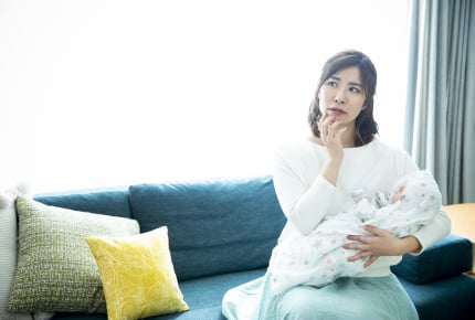 赤ちゃんが寝てばかりで母乳もミルクも飲んでくれない……。不安でいっぱいのママさんが今できることとは?