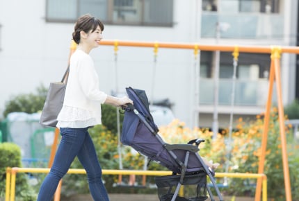 歩ける年齢なのに乗っていると恥ずかしい?ベビーカー、いつまで乗せますか?