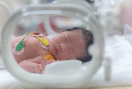 2298gで産まれた赤ちゃんを見た実母が「このままずっと小さく育つかもよ」と一言。心配するべき?