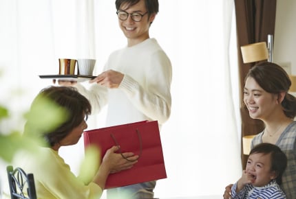 「家事は女がやるもの」と思い込んでいる義母。義実家で働かせられることに納得がいかないママ