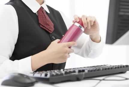 よく見かけるミニ水筒。ひと口で飲み終わっちゃう?飲料用だけじゃない便利な使い方