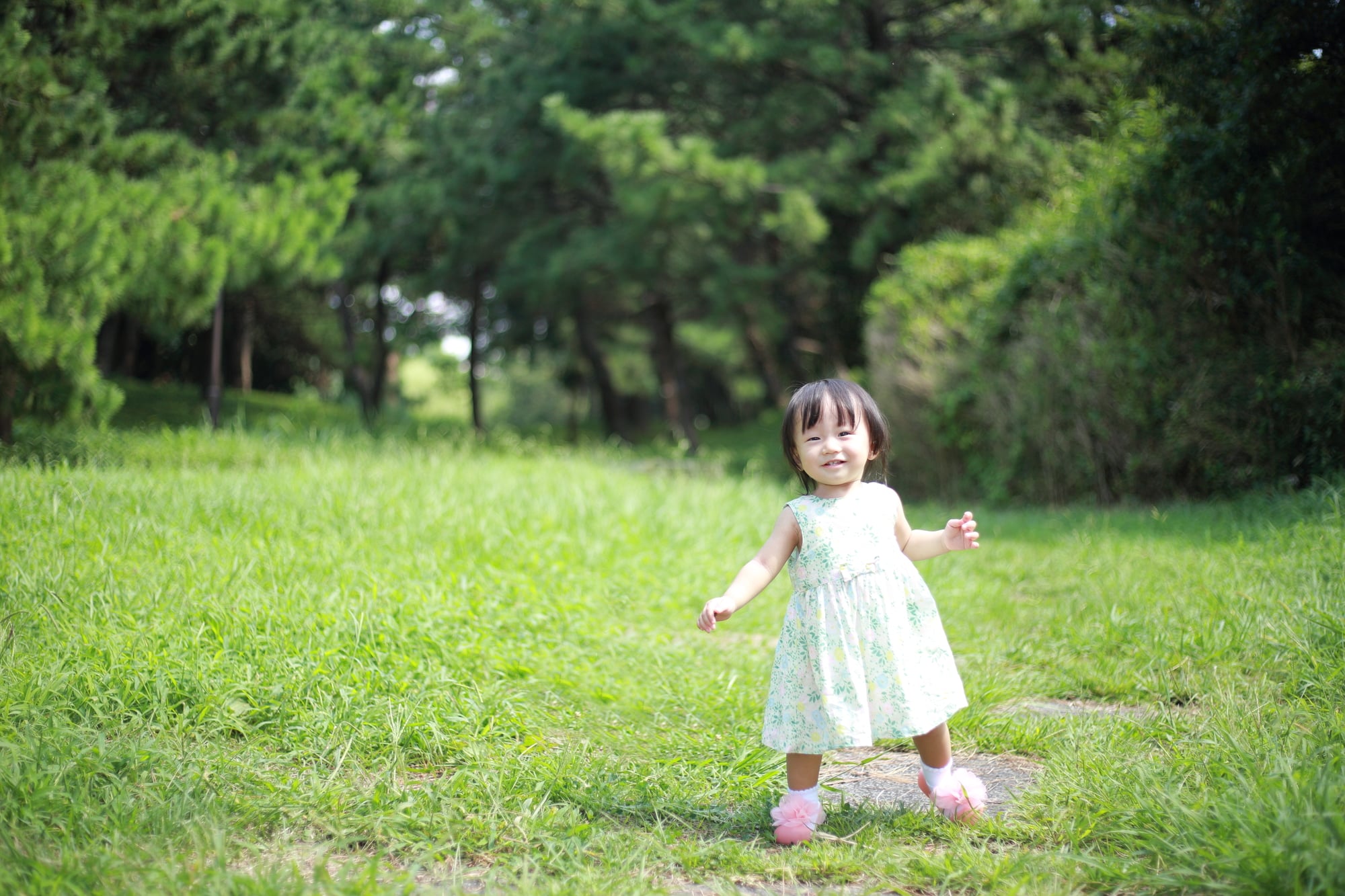 小さい子どもに「ピッピ」と鳴る靴を履かせているママたち、その理由は