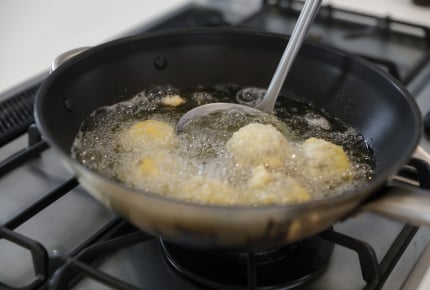 義母に「嫁は揚げ物を作らない」と告げ口する旦那。義母から嫌味を言われ……