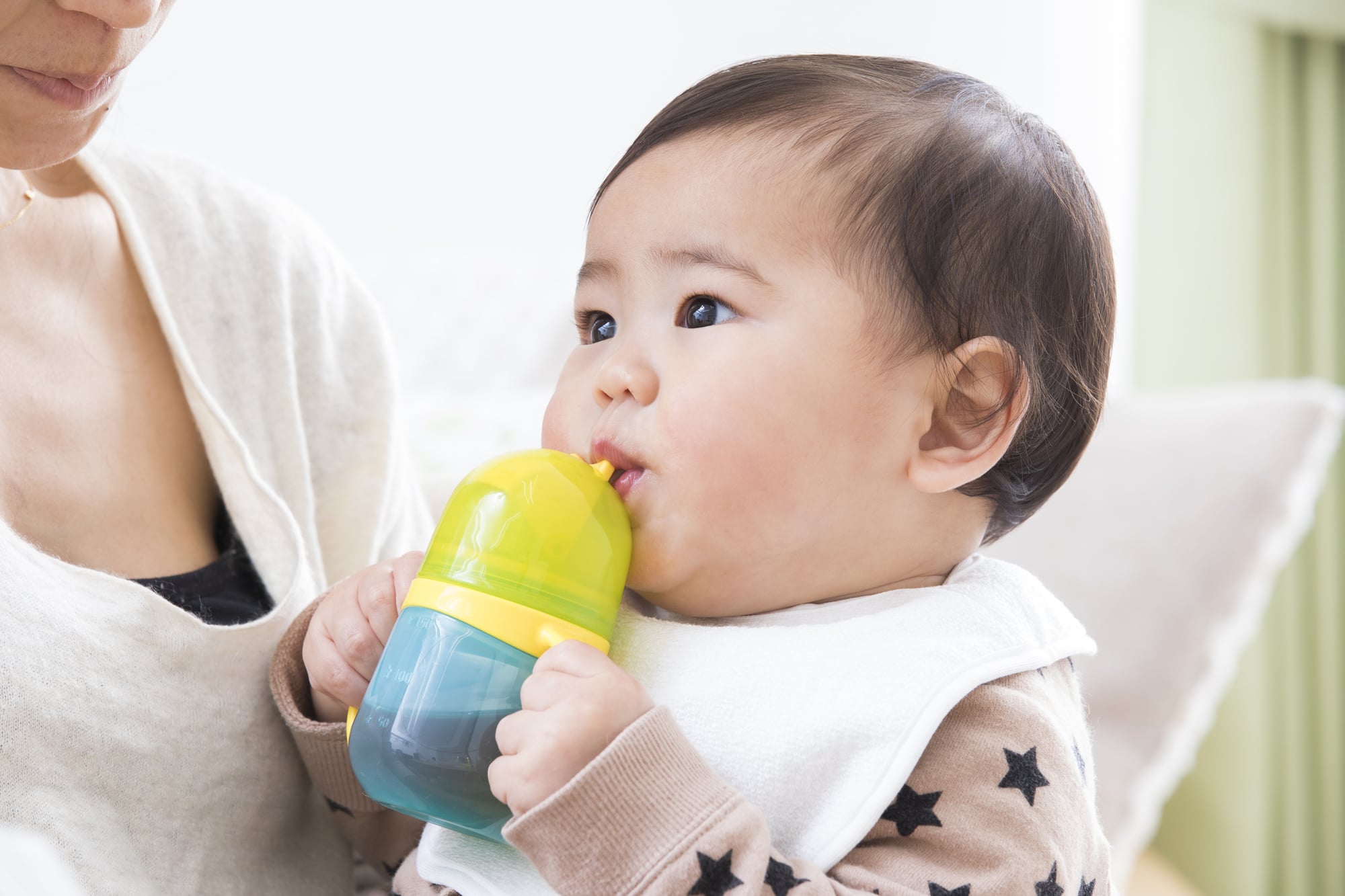 10カ月になる子どもが 母乳以外の水分を摂ってくれない ママができることは ママスタセレクト