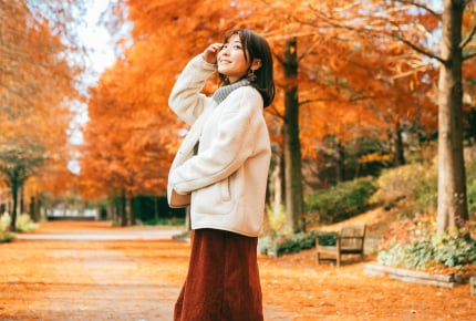 寒い時期にロングスカートを愛用するママたち、スカートの下に重ね履きしているものは何?