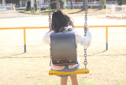 休み時間に友だちとは遊ばず1人で過ごすわが子にモヤモヤ。親としてできることはある?