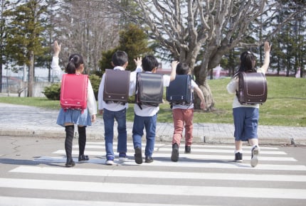 小1になる息子が登校班で隣に並ぶのは、班長?それとも姉である副班長?