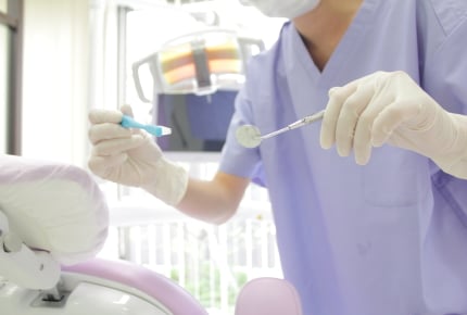 歯医者の通院、子どもの年齢によってはひとりで通わせる？それともママが付き添う？
