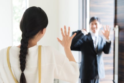 出かける人に「気をつけてね」というと義実家&旦那からバカにされる。何がおかしいの?