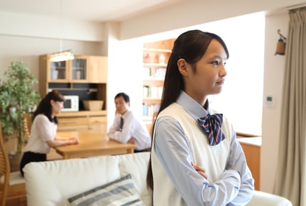 思春期の娘がパパと出かけたくないのは、当たり前ですか?パパは娘との時間を作りたがるけれど……