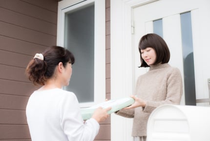 子ども同士のトラブルで謝罪の際に渡された「お詫びの品」。受け取るor受け取らない、そのワケは?