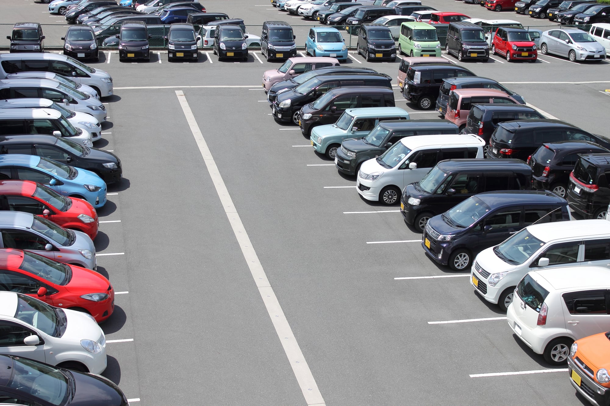 隣の車にドアが開かないほど寄せて駐車された こんなときみんなはどう思う ママスタセレクト