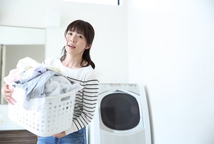 乾かないし、湿気てしまう洗濯物をどうすればいい？ママたちの洗濯事情に迫る！