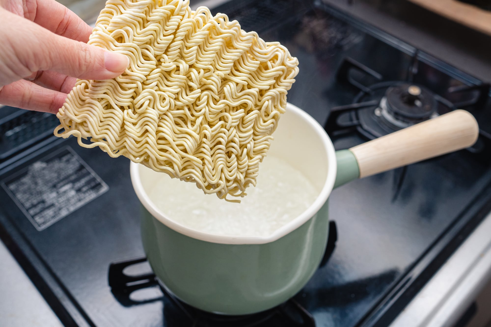 みんな言わない家事の手抜き 袋のインスタントラーメン 1人なら鍋のまま食べちゃう ママスタセレクト