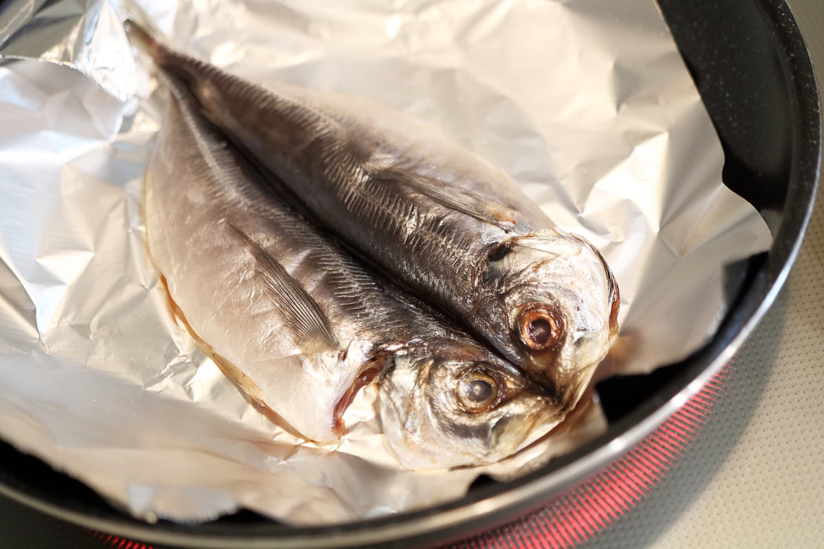 魚焼きグリル使わない派 魚を焼くときにフライパンは使う 焦げたりくっついたりしない方法は ママスタセレクト