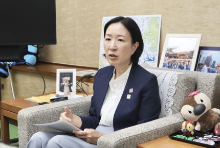 【江東区・大久保朋果区長】第2回　「今の時代、子どもをもちたいと思えない」娘の言葉が私を変えた