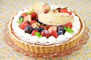 【子どもが喜ぶレシピ】女の子の誕生日ケーキ~赤いフルーツタルト ティアラクッキーのせ~