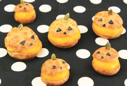 ハロウィンスイーツ!濃厚かぼちゃクリームのおばけシュー!