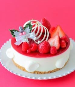 お洒落な手作りケーキなら!赤×白のレアチーズケーキ