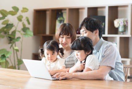 「22歳まで医療費が無料」「10年以上給食費が全額無料」自治体独自の子育て支援制度のご紹介