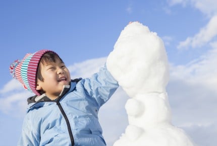 雪遊びをアレンジ！雪スウィーツとカラフル雪だるまの作り方