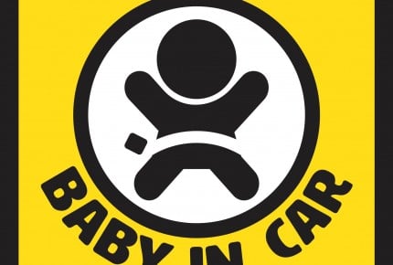 これって必要？と思われがちな「BABY IN CAR」の標識に隠された意味とは…