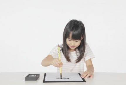 なかなか落ちない墨汁のしみ……。「ごはんつぶ洗剤」を使った落とし方とは