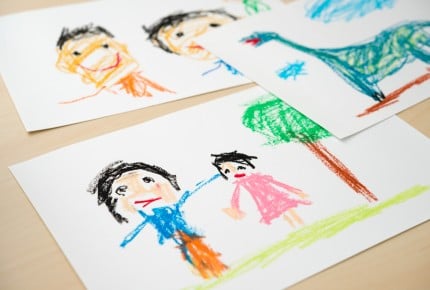 保管に困る子どもの作品に困っているママへ。思い出に残す「便利なサービス」とは